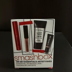 Smashbox Artist Faves Set with Red and Black Accents